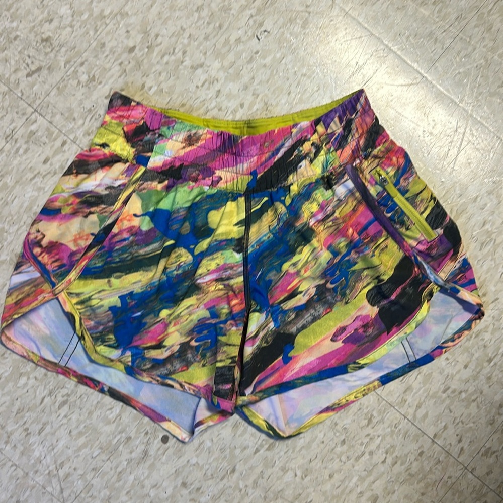 LULULEMON track that short women’s 6